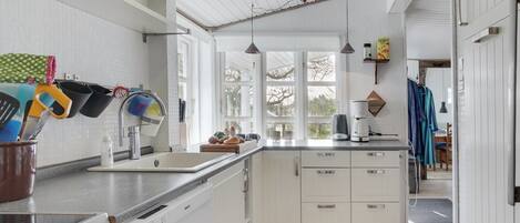 Kühlschrank, Mikrowelle, Ofen, Geschirrspüler