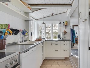 Kühlschrank, Mikrowelle, Ofen, Geschirrspüler