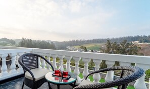 Balcony view - Treebo Skydale Premium Suites, 1500 Mtrs From Ooty Lake (Ootacamund)