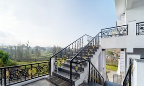 Lobby - Treebo Skydale Premium Suites, 1500 Mtrs From Ooty Lake (Ootacamund)