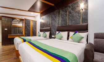 Desk, rollaway beds, bed sheets