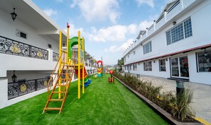 Children’s play area – outdoor - Treebo Skydale Premium Suites, 1500 Mtrs From Ooty Lake (Ootacamund)