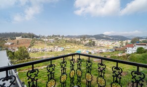 View from property - Treebo Skydale Premium Suites, 1500 Mtrs From Ooty Lake (Ootacamund)