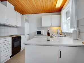 Réfrigérateur, micro-ondes, four