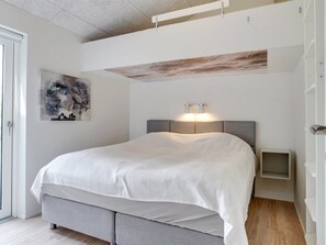 5 bedrooms, internet
