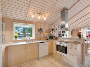 Kühlschrank, Mikrowelle, Ofen, Geschirrspüler