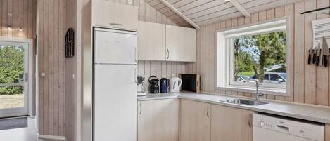 Réfrigérateur, micro-ondes, four, lave-vaisselle