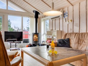 TV, fireplace - "Hialmar" - 300m from the sea by Interhome (Sæby)