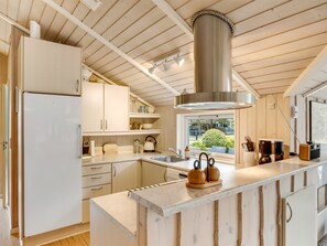 Fridge, microwave, dishwasher, cookware/dishes/utensils