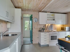 Fridge, microwave, dishwasher, cookware/dishes/utensils