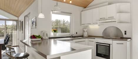 Refrigerador, microondas, horno y lavavajillas