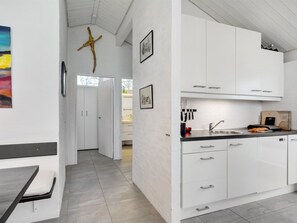 Fridge, microwave, oven, dishwasher - "Gundborg" - 100m from the sea by Interhome (Storvorde)