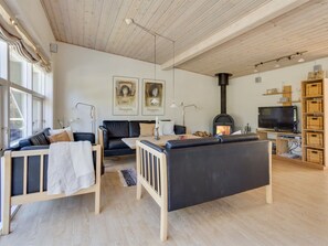 Fernseher, Kamin, DVD-Player