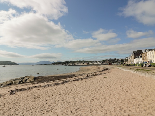 Beach nearby - Silverbells (Isle of Cumbrae)