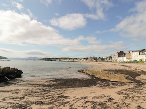 Beach nearby - Silverbells (Isle of Cumbrae)