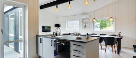 Fridge, dishwasher, cookware/dishes/utensils