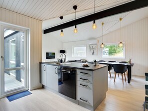 Kühlschrank, Geschirrspüler, Kochgeschirr/Geschirr/Besteck