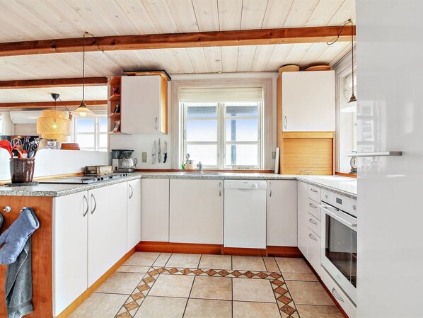 Fridge, microwave, dishwasher, cookware/dishes/utensils