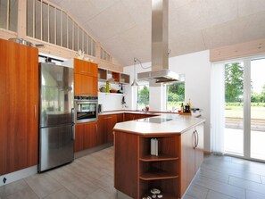 Fridge, microwave, dishwasher, cookware/dishes/utensils