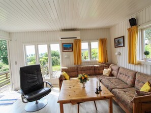 TV - "Lillebror" - 200m from the sea by Interhome (Juelsminde)