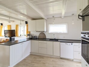 Fridge, microwave, oven, dishwasher - "Lillebror" - 200m from the sea by Interhome (Juelsminde)