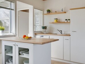 Refrigerador, horno, lavavajillas y periquera 