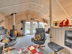 Fernseher, Kamin, DVD-Player