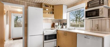 Réfrigérateur, micro-ondes, four, lave-vaisselle