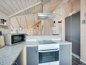 Kjøleskap, mikrobølgeovn, ovn og oppvaskmaskin