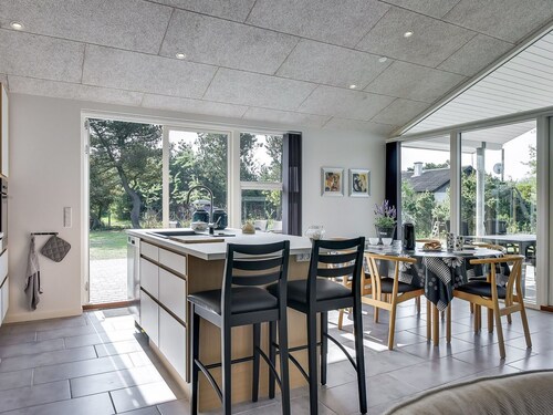 "Stacey" - 800m from the sea by Interhome