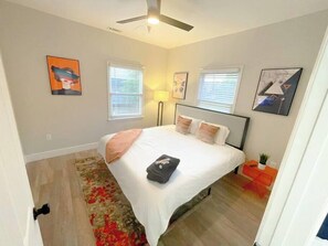 2 bedrooms, iron/ironing board, travel cot, free WiFi