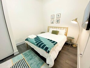 6 habitaciones, tabla de planchar con plancha y cuna de viaje 