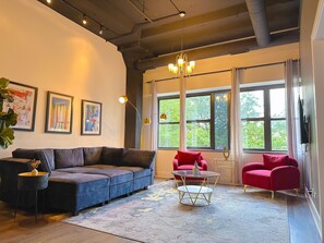 Smart TV, books, printers - Spacious 3BR Suite South Loop Chicago Near McCormick Place & Soldier Field (Chicago)