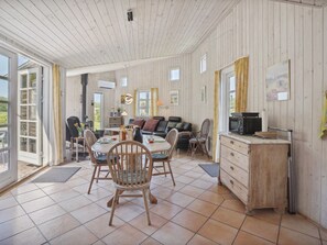 TV, fireplace, DVD player