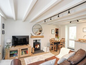 Living area - Bwthyn Lili (Cemaes Bay)