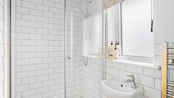 Cottage | Bathroom | Shower