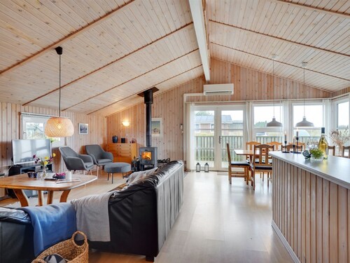 "Melanie" - 950m from the sea by Interhome