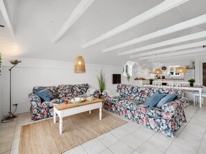 TV, fireplace, DVD player