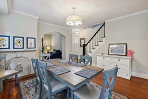 Dining - Historic Downtown 3BR Crabby Patty-∙Walk to USNA (Annapolis)