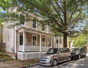 Exterior - Historic Downtown 3BR Crabby Patty-∙Walk to USNA (Annapolis)