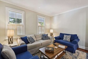 TV, offices - Historic Downtown 3BR Crabby Patty-∙Walk to USNA (Annapolis)