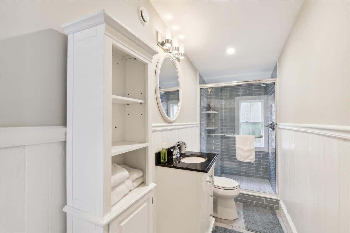 Combined shower/bathtub, hair dryer