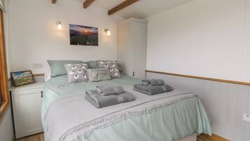 1 quarto, individualmente decorados, individualmente mobiliados