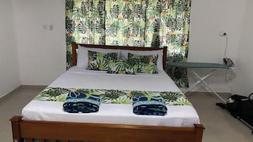 3 habitaciones, tabla de planchar con plancha, wifi y ropa de cama