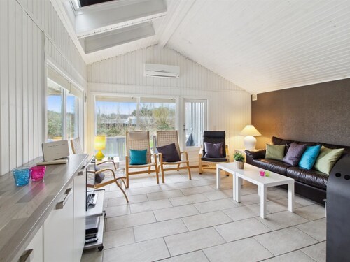 "Iris" - 300m from the sea by Interhome