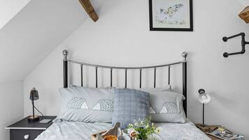 Cottage | 3 bedrooms, WiFi (free), individually decorated, individually furnished