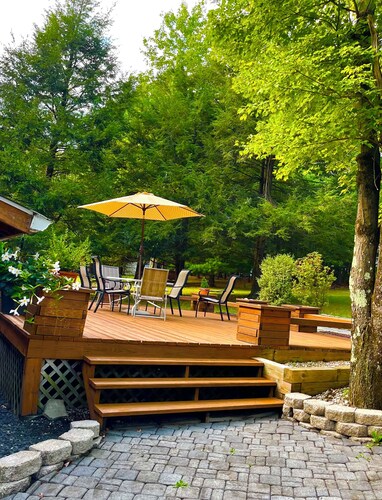 Beautiful property with hot spa and private swimming pool. Has king bed & more. 