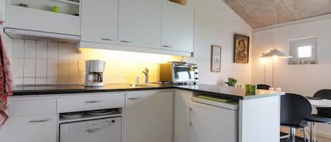 Fridge, microwave, dishwasher, cookware/dishes/utensils