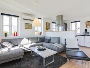 TV, fireplace, DVD player