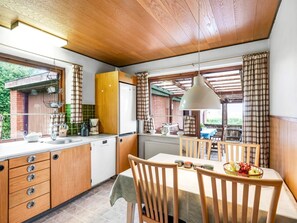 Kühlschrank, Mikrowelle, Ofen, Geschirrspüler